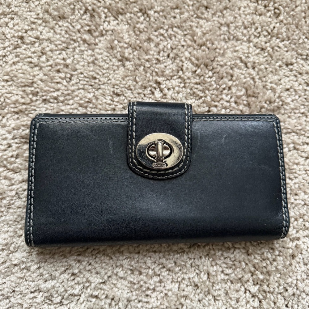 Coach Black Leather Turnlock Continental Wallet – Classic Stitching - Picture 3 of 16